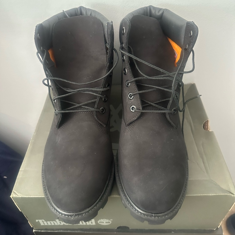 Black timberland boots
